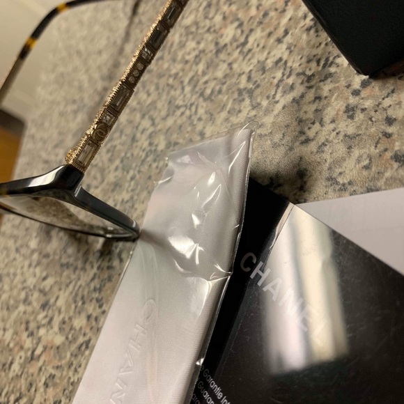 Chanel Sunglasses - Picture 4 of 8